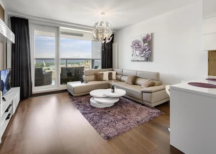 Panorama - Sunset And Castle View, 22nd Floor, Garage, Ac 브라티슬라바